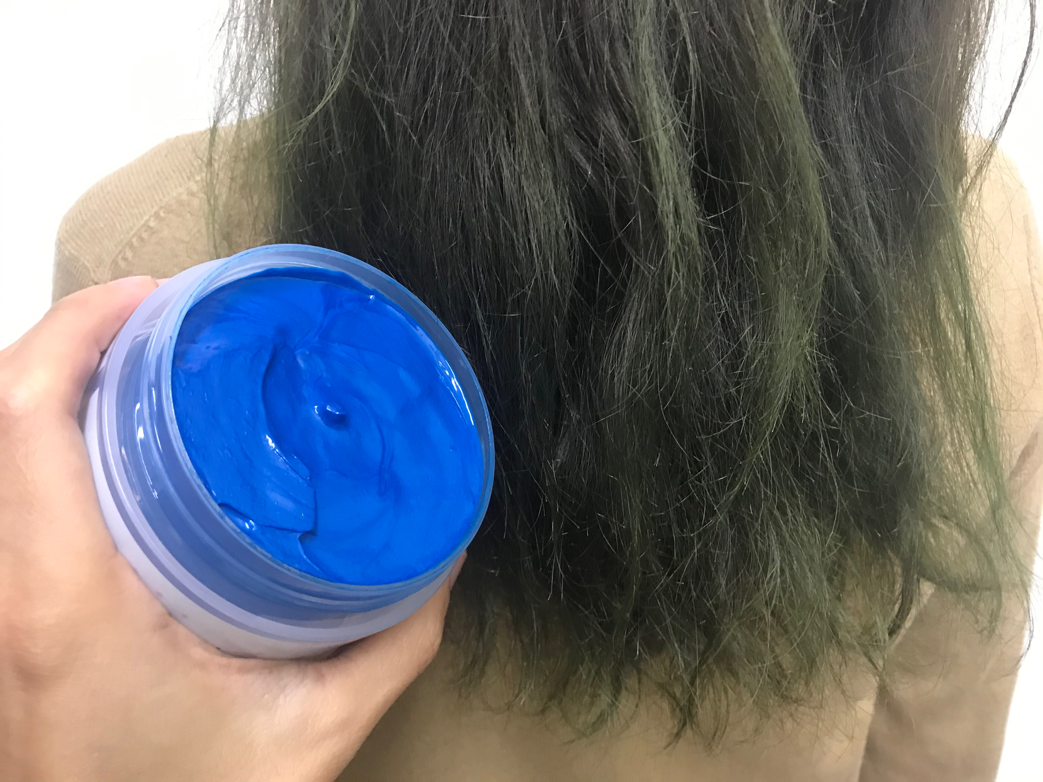 色落ちして間もない緑の髪の毛に青を重ねて塗ったらどうなる