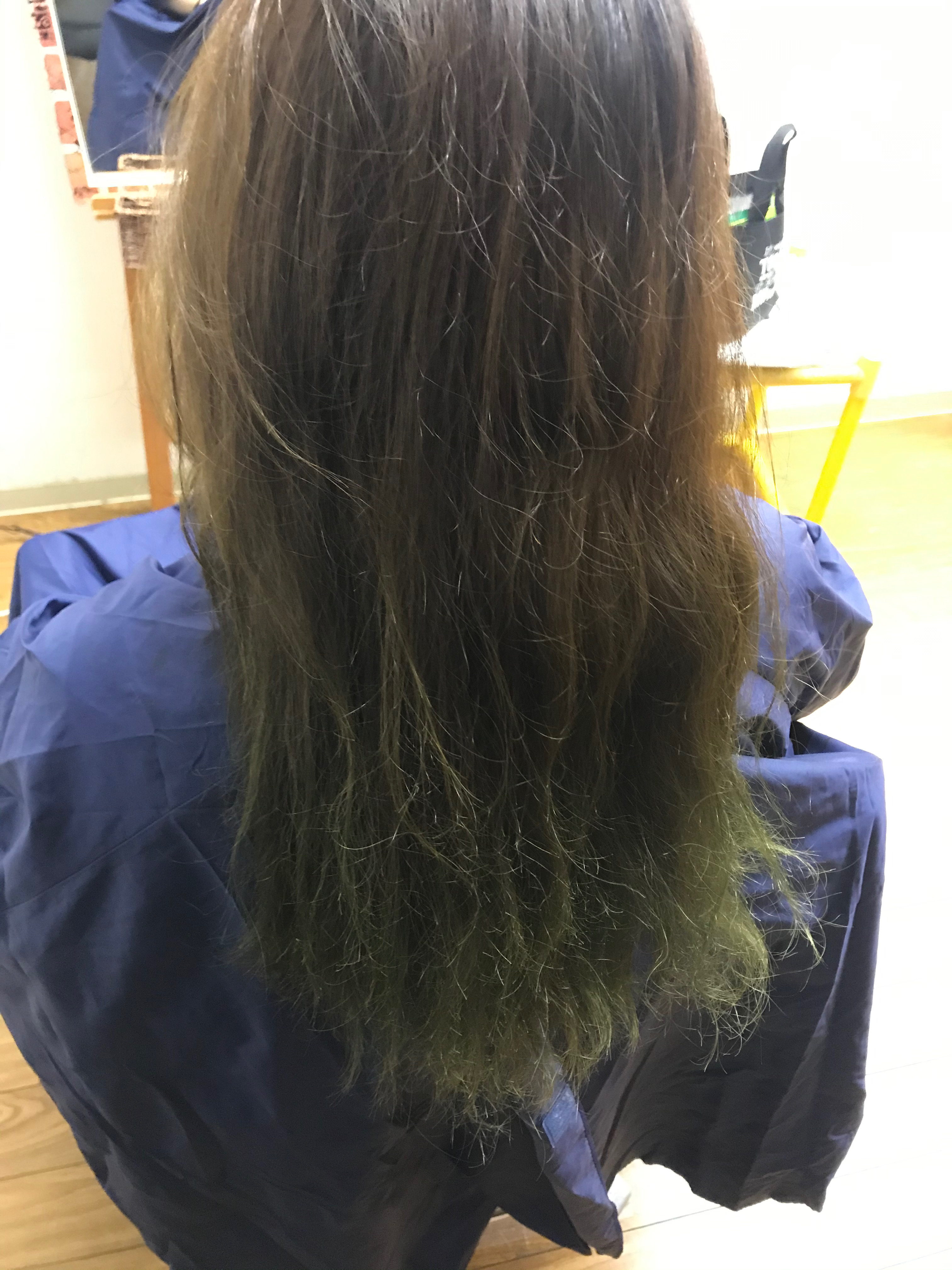色落ちして間もない緑の髪の毛に青を重ねて塗ったらどうなる Ismart 美容師